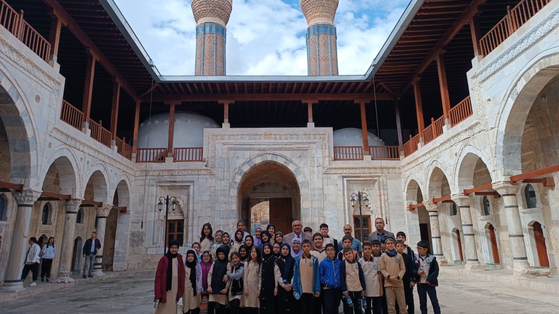 Okulumuzun Yeni Öğrencilerini Şehir Gezisine Çıkardık.